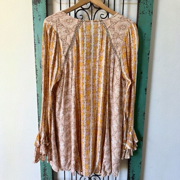 Free People breezy light weight blouse. Beautiful hippy vibes! Large - Picture 2 of 7